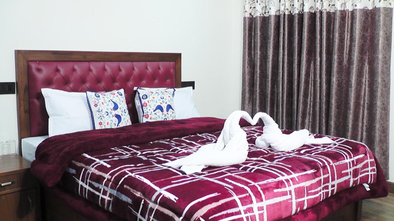 Hotel Jakhu Heights Шимла Екстериор снимка