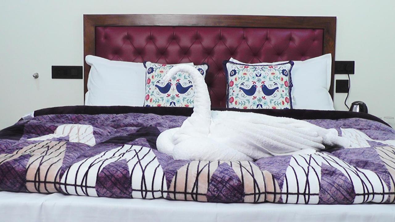 Hotel Jakhu Heights Шимла Екстериор снимка