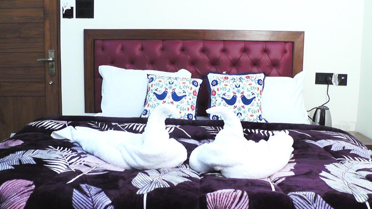 Hotel Jakhu Heights Шимла Екстериор снимка