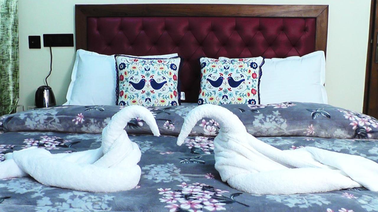 Hotel Jakhu Heights Шимла Екстериор снимка