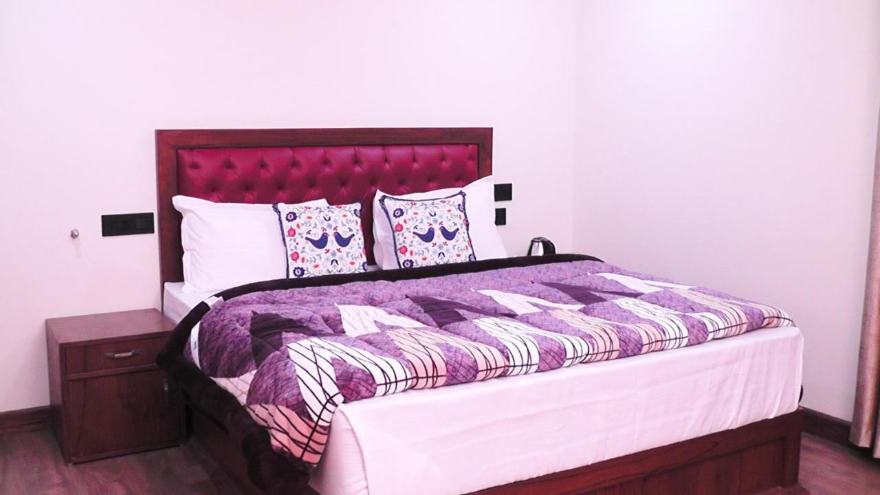 Hotel Jakhu Heights Шимла Екстериор снимка