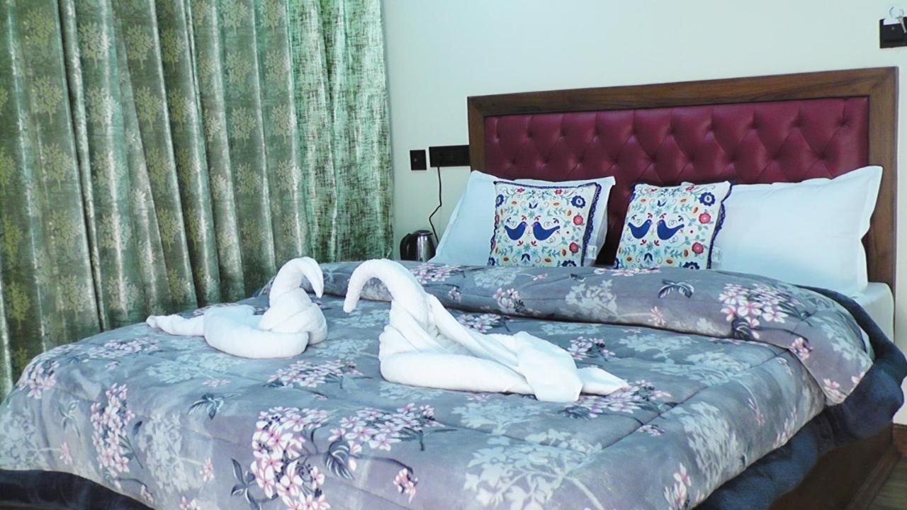 Hotel Jakhu Heights Шимла Екстериор снимка