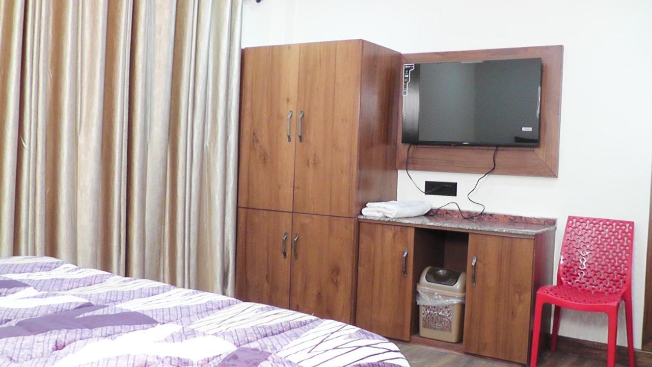 Hotel Jakhu Heights Шимла Екстериор снимка