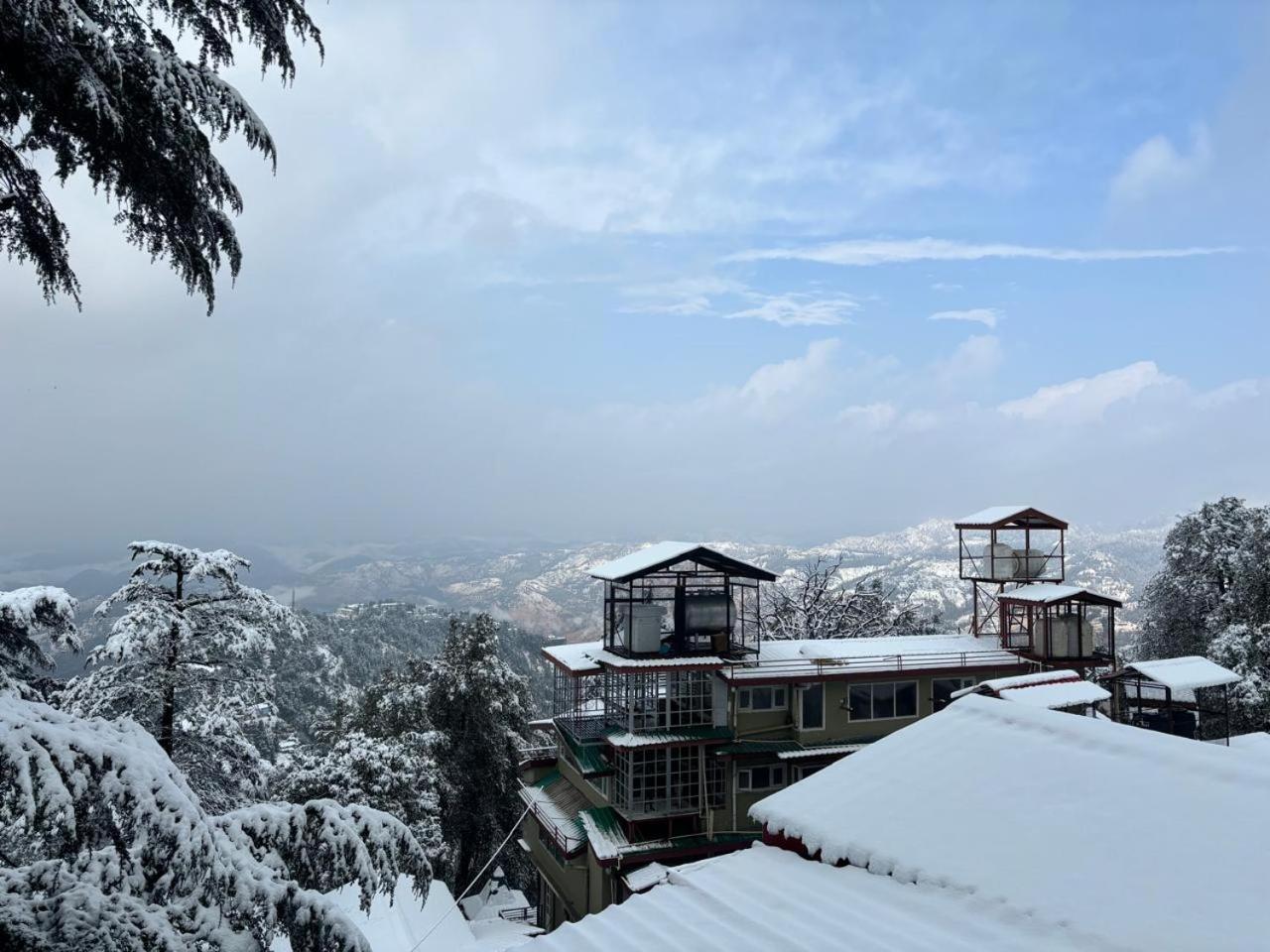 Hotel Jakhu Heights Шимла Екстериор снимка