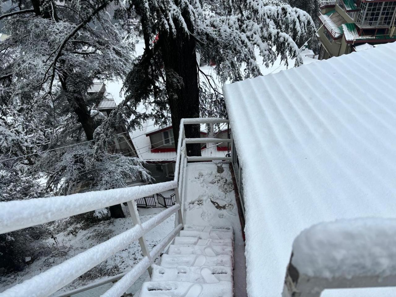 Hotel Jakhu Heights Шимла Екстериор снимка